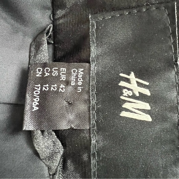 H&M Black and Gray Women's Cropped Jacket. Embellished collar - Picture 4 of 5